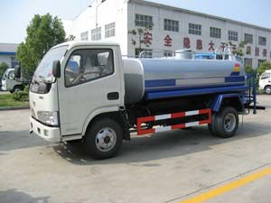 東風小金霸多功能灑水車 城鄉環境衛士的實用選擇